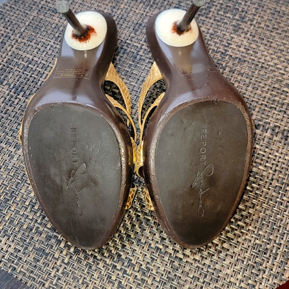 REPORT SIGNATURE GOLD STRAPPY OPEN BACK PLATFORM STILETTOS SIZE 8M PRE-OWNED - Picture 6 of 6